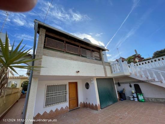 CHALET INDEPENDIENTE CON DOS PLANTAS EN LOS BALCONES ( TORREVIEJA ) - ALICANTE