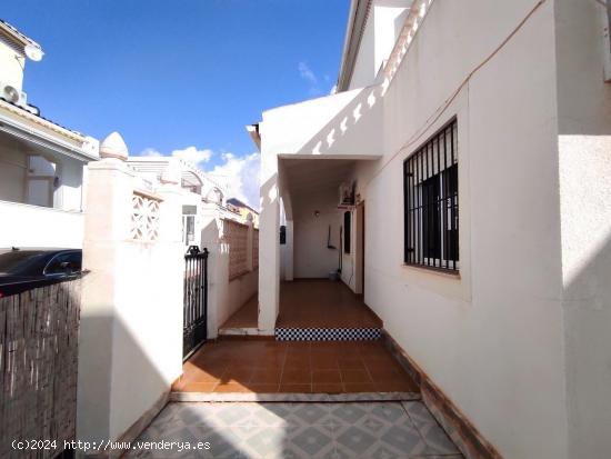 CHALET PAREADO EN RESID. MIRADOR DE LOS BALCONES -TORREVIEJA. - ALICANTE