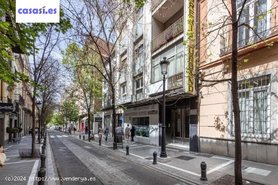 Magnífico piso ubicado junto a Plaza Trinidad ideal para vivir o para invertir. - GRANADA