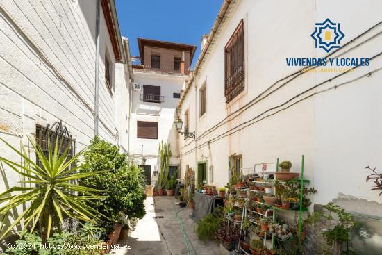 GRAN OPORTUNIDAD SOLAR CON CASA EN MIRADOR DE ROLDANDO,GRANADA - GRANADA