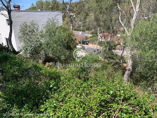 Terreno con vista despejada a la venta en Mas Alba - BARCELONA