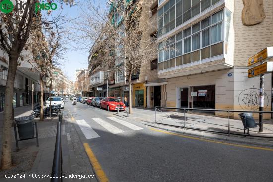 Local en esquina y cuatro huecos a la calle. Pedro Antonio de Alarcón, próximo a Recogidas y Alham