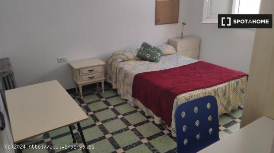 Habitación Doble en casa compartida en Sevilla - SEVILLA