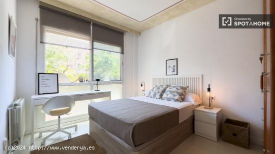 Habitaciones para alquilar en apartamento de 5 habitaciones en Sants - BARCELONA