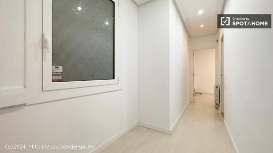 Habitaciones para alquilar en apartamento de 5 habitaciones en Sants - BARCELONA