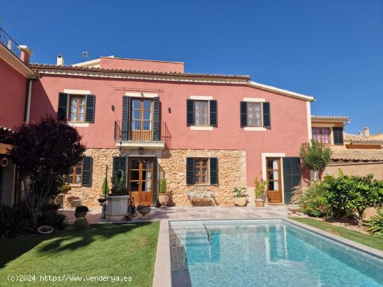 Casa reformada de 2 plantas con jardín, terrazas, garaje y piscina - BALEARES