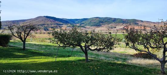 Espectacular parcela con casa terrera, a 36 minutos de pistas de esquí - LA RIOJA