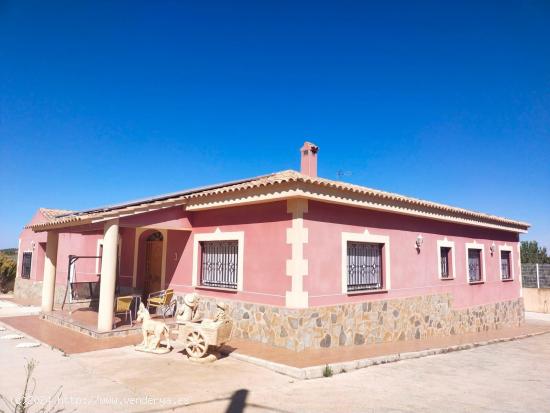 GRAN CHALET A LAS AFUERAS DE LA ZARZA (MURCIA) - MURCIA