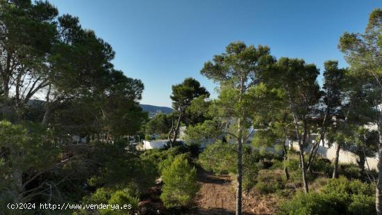 ¡Oportunidad Única! Parcela de 1082m² en Benimeit, Moraira con Proyecto y Licencia Concedida - AL