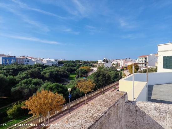 Casa con garaje y 6 habitaciones - BALEARES