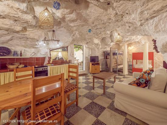 Magnífica casa cueva al lado de la playa - BALEARES