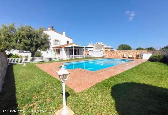 Chalet con amplia zona ajardinada - BALEARES