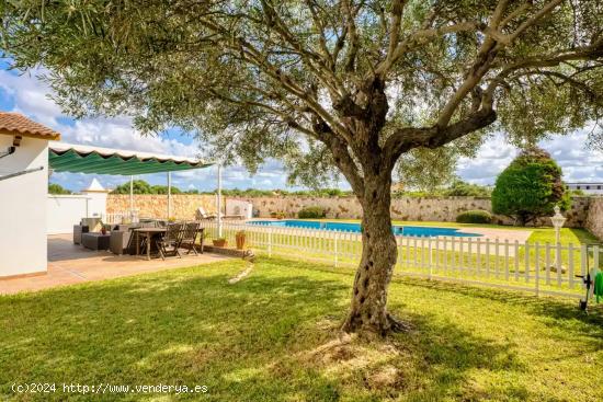 Chalet con amplia zona ajardinada - BALEARES