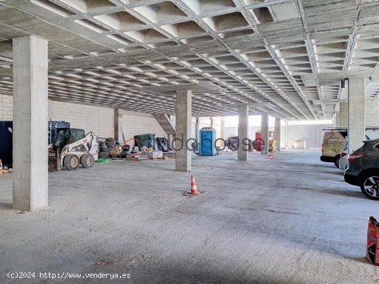 Edificio de aparcamiento en el entorno del aeropuerto de Málaga