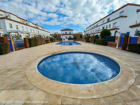 CASA A LA VENTA EN LA PLAYA DE CUBELLES LAS SALINAS - BARCELONA