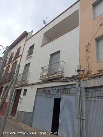 Casa en canjayar zona plaza del ayuntamiento de siete habitaciones trea baños para reformar - ALMER