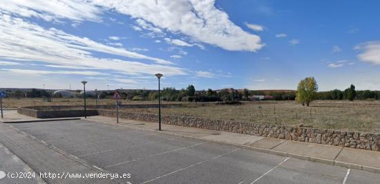 Urbis te ofrece una parcela en venta en zona Vega de Salamanca, Villamayor, Salamanca. - SALAMANCA