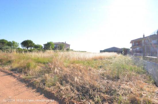  Urbis te ofrece un terreno en venta Urbanización Las Cecilias, Castellanos de Villiquera, Salamanca 