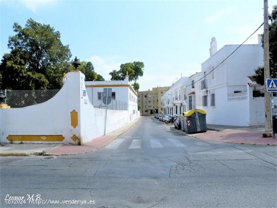 FABULOSO GARAJE CERRADO  ZONA ( ESTACION RENFE ) - CADIZ