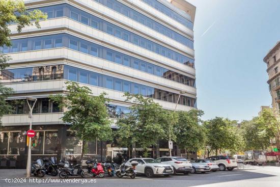 Exclusivo edificio de oficinas totalmente reformadas - BARCELONA