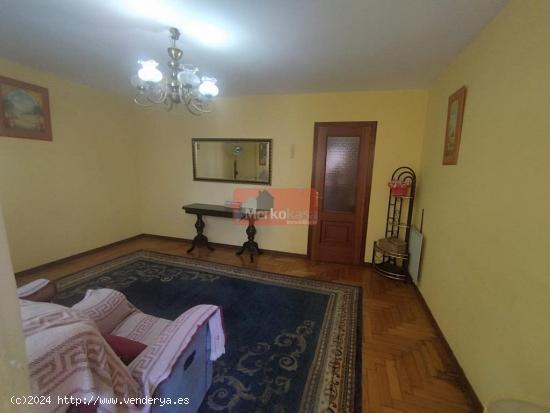 SE VENDE PISO AMPLIO LUMINOSO EN AVD. CORUÑA - LUGO