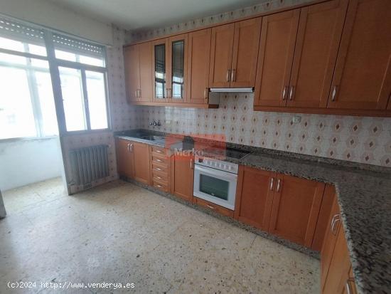 SE VENDE PISO AMPLIO SIN ASCENSOR  EN ZONA PIRINGALLA - LUGO