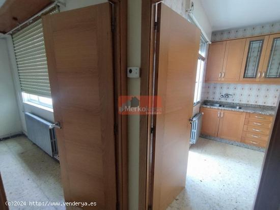 SE VENDE PISO AMPLIO SIN ASCENSOR  EN ZONA PIRINGALLA - LUGO