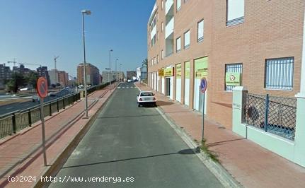 LOCAL COMERCIAL EN BASTO JUNTO A CARRETERA DE RONDA. - ALMERIA