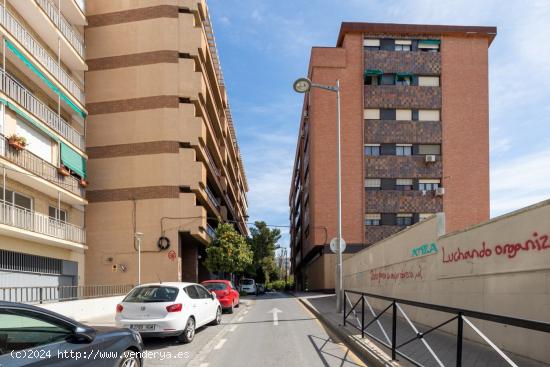 Piso Rector Marín Ocete de cuatro dormitorios con garaje. - GRANADA