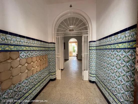 Magnífica casa en el centro de Villamarique de la condesa. - SEVILLA