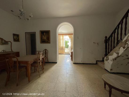 Magnífica casa en el centro de Villamarique de la condesa. - SEVILLA