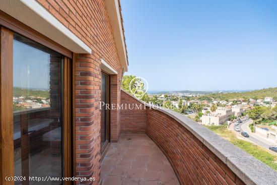 Chalet independiente con vistas despejadas en Quintmar - BARCELONA