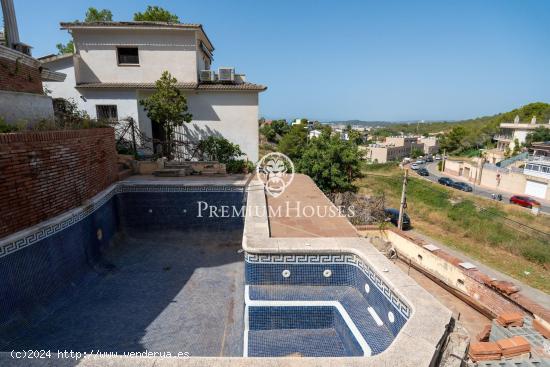 Chalet independiente con vistas despejadas en Quintmar - BARCELONA