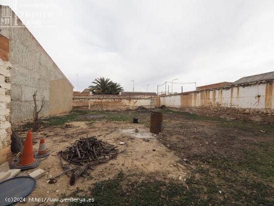 *Oportunidad en Argamasilla De Alba, solar de 300 m2 y 34 m de fachada en esquina por solo 55.000€