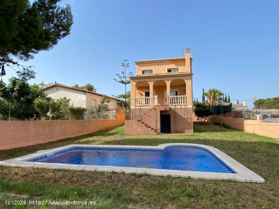 Gran casa con terreno y piscina en Mas Astor Vendrell - TARRAGONA