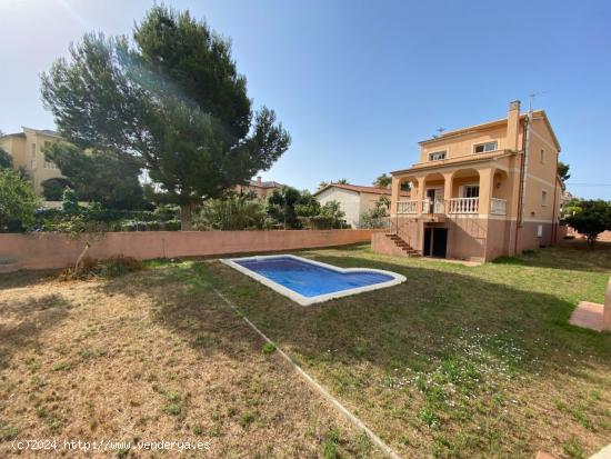 Gran casa con terreno y piscina en Mas Astor Vendrell - TARRAGONA