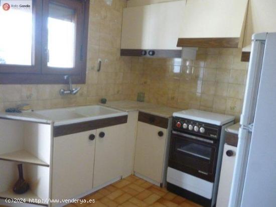 SE VENDE ADOSADO EN FONTANARS DELS AFORINS CON PATIO!!! - VALENCIA