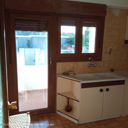 SE VENDE ADOSADO EN FONTANARS DELS AFORINS CON PATIO!!! - VALENCIA