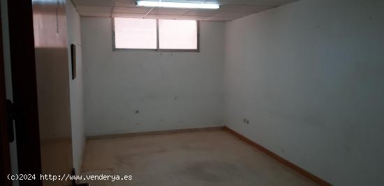 SE VENDE LOCAL EN ORIHUELA CENTRO (ZONA LOS ANDENES) - ALICANTE