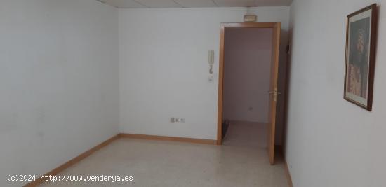 SE VENDE LOCAL EN ORIHUELA CENTRO (ZONA LOS ANDENES) - ALICANTE