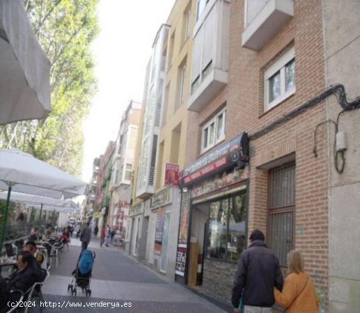 Local comercial en venta en calle Peña Gorbea (Madrid) - MADRID