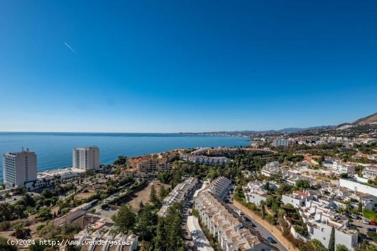 ESPECTACULAR ÁTICO CON VISTAS AL MAR EN BENALMADENA COSTA - MALAGA