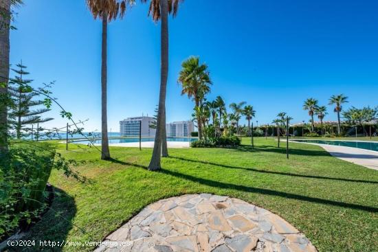 ESPECTACULAR ÁTICO CON VISTAS AL MAR EN BENALMADENA COSTA - MALAGA