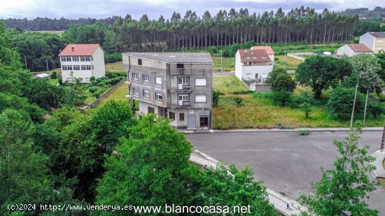 ¡2 amplias VIVIENDAS + BAJO + SÓTANO por 126.000 € en el 🌳bosque de Carballo (A CORUÑA-GALIC