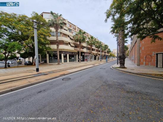 Alquiler de amplio local comercial en San Vicente - ALICANTE