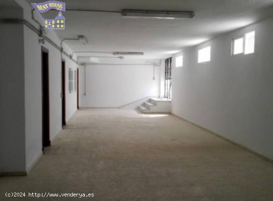 SE VENDE LOCAL COMERCIAL EN ZONA LAS CANTERAS - CADIZ