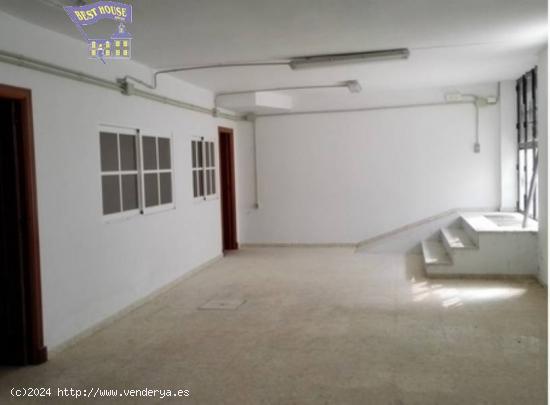 SE VENDE LOCAL COMERCIAL EN ZONA LAS CANTERAS - CADIZ