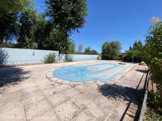 CHALET INDEPENDIENTE CON PISCINA - MADRID