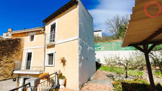 Casa con precioso jardín - NAVARRA