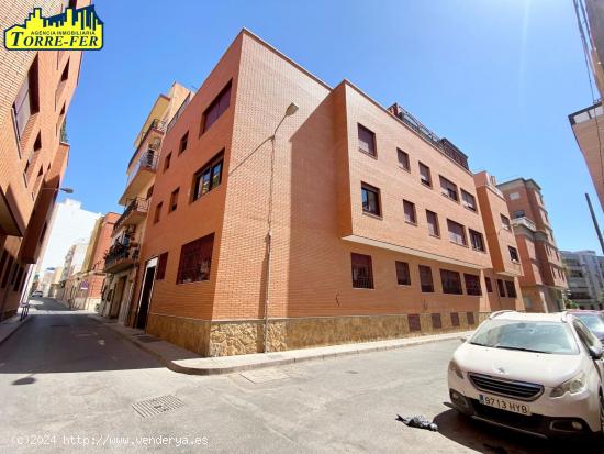 PISO  DE 3 DORMITORIOS TOTALMENTE AMUEBLADO, JUNTO AV.FEDERICO Gª LORCA - ALMERIA